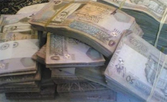 كاتب أردني معروف يطالب الدولة بأخذ أموال الأغنياء في ظل أزمة كورونا