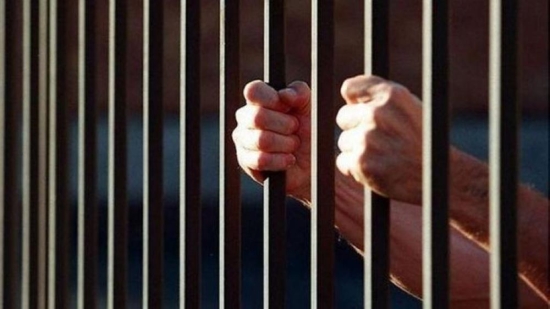السجن خمس سنوات لأربعة أشخاص بتهم الاحتيال وتزوير مبلغ من ٣٢٣ دينار الى 3 مليون و239 ألف