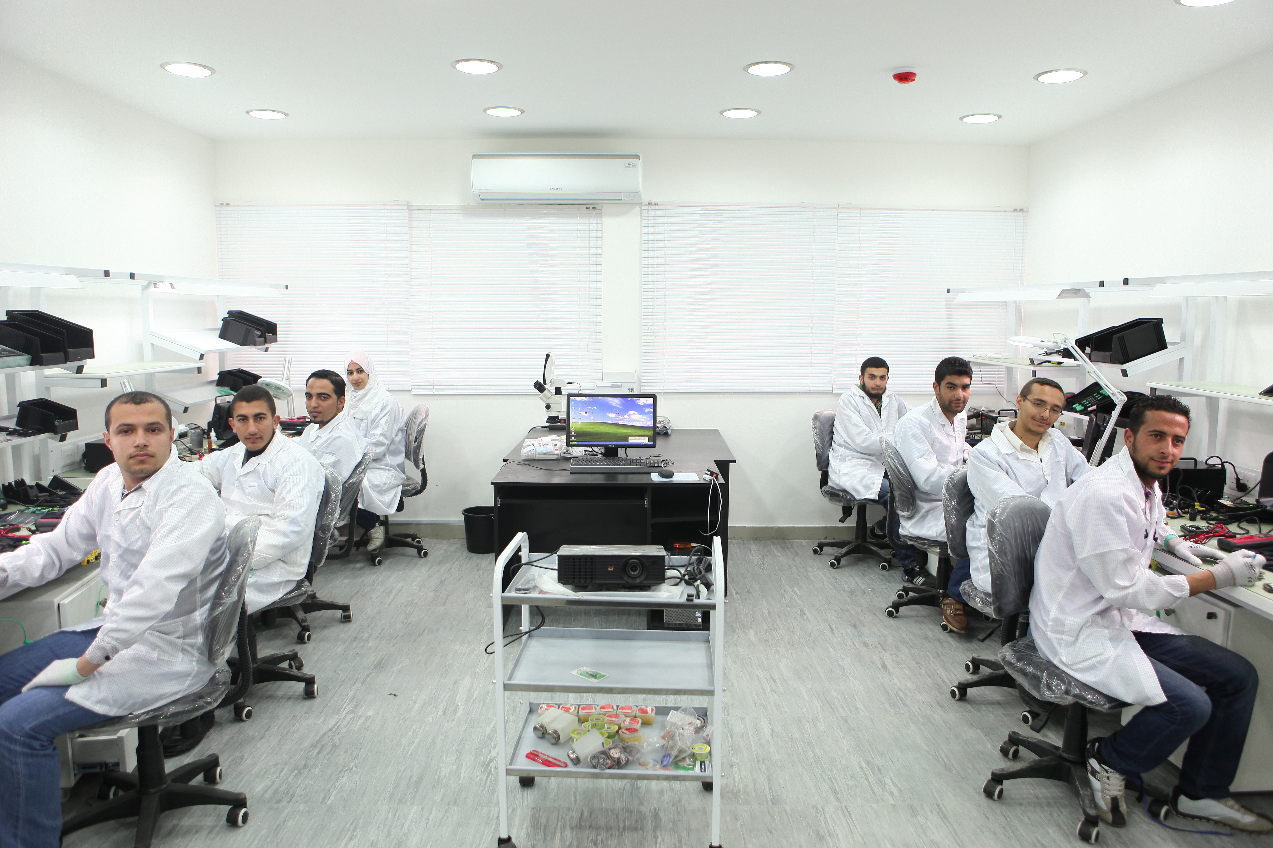 مراكز زين للتدريب على صيانة الأجهزة الخلوية تُخرّج ما يقارب الـ 1000 طالب وطالبة