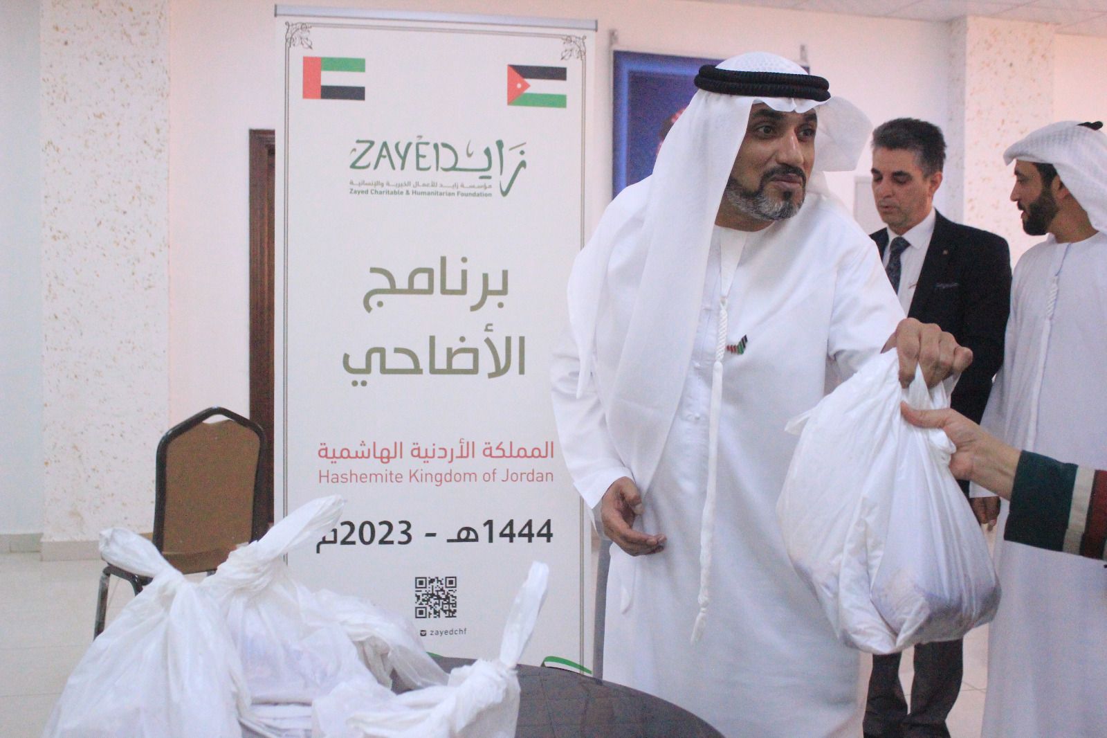 سفارة دولة الامارات في عمّان تنفذ مشروع الأضاحي المقدم من مؤسسة زايد للأعمال الخيرية والإنسانية