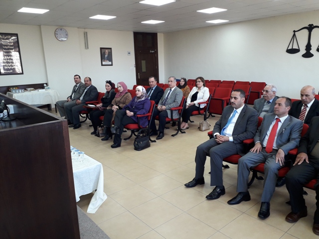 كلية الحقوق في عمان الاهلية تستقبل وفدا من نظيرتها بجامعة جرش