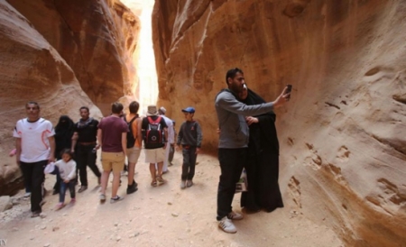 انخفاض إيرادات الأردن من السياحة في 2016