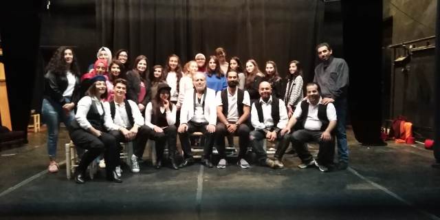 كورال طالبات مدارس الجامعة الأولى يشارك بمسرحية "جنونستان" ضمن فعاليات مهرجان الأردن المسرحي