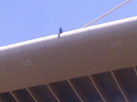 انتحار شاب  من اعلى جسر عبدون 