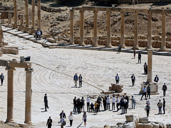 طعن 5 أشخاص بينهم سياح أجانب في جرش الأثرية بالأردن