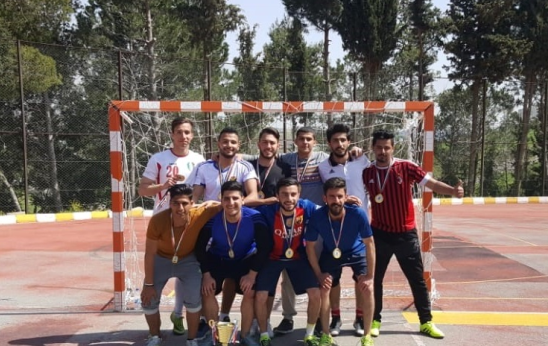فريق كلية الآداب والعلوم بجامعة عمان الاهلية بطلاً لدوري الكليات بخماسي كرة القدم