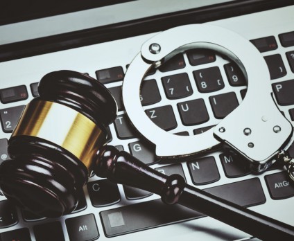 《قانونية الأعيان》 تناقش اليوم مشروع قانون الجرائم الإلكترونية