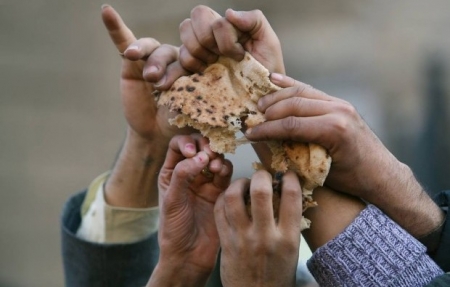الخبز المهرّب” لا يشفع لحكومة الأردن على تلفزيونها.