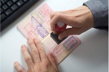 الإمارات توقف منح تأشيرات لمواطني 13 دولة.. اسماء