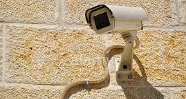 كاميرات لمراقبة روّاد المسجد الأقصى ودعوات للرفض