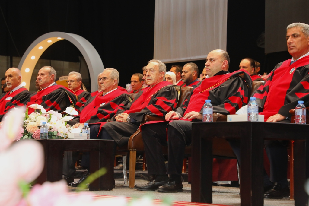 بالصور.. دولة الكباريتي يرعى اليوم الثاني لإحتفال عمان الاهلية بتخريج طلبة الفصل الاول من الفوج 33