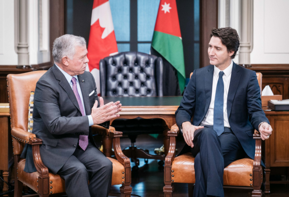 الملك يلتقي رئيس الوزراء الكندي