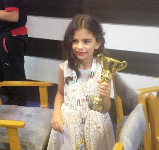 اصغر بطلة شطرنج بالاردن  سيرينا ايراني  تحصل عالميدالية الذهبية في بطولة العرب للشطرنج - فيديو