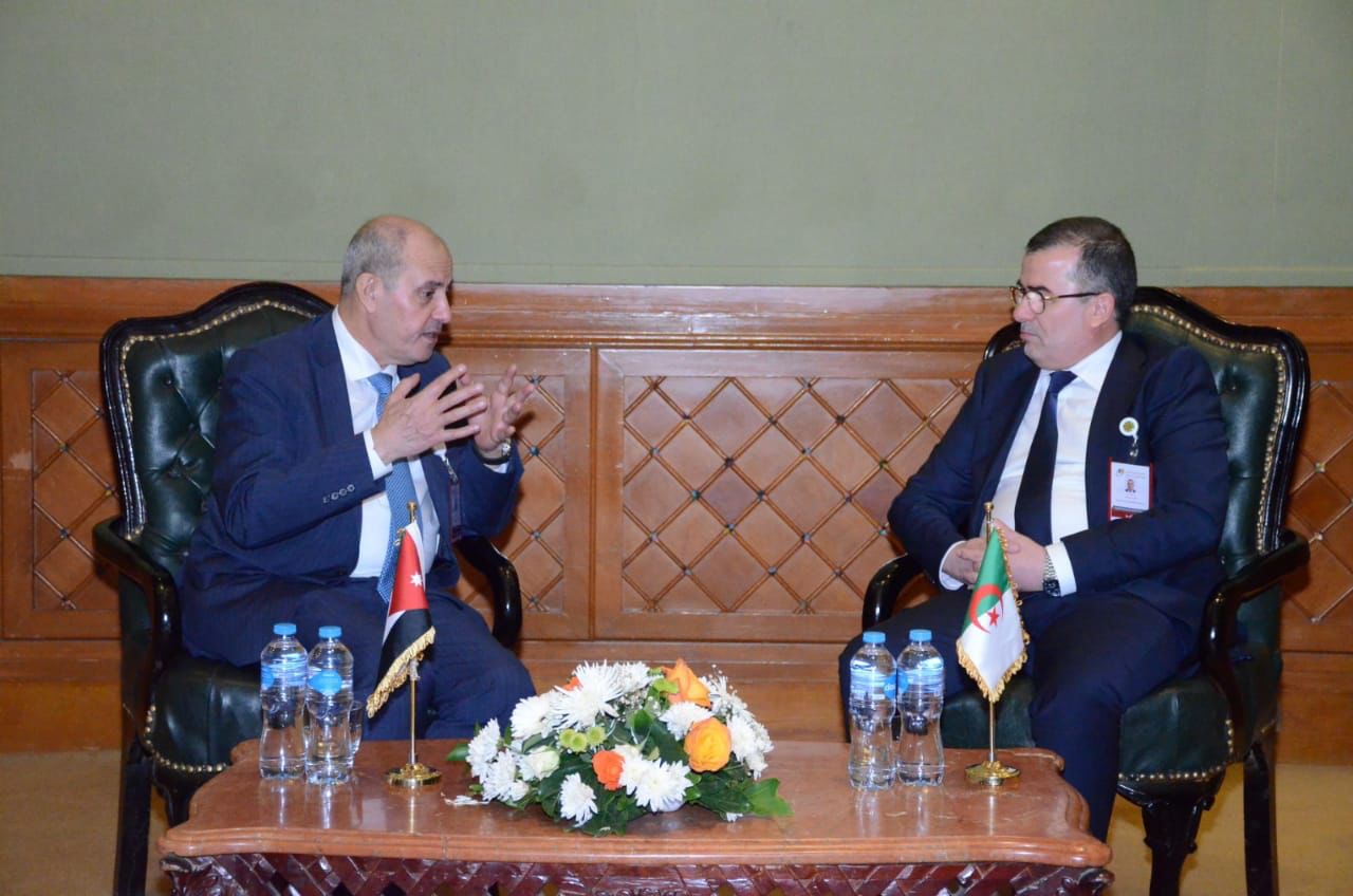 الشمالي يبحث مع وزير العمل الجزائري استكمال ترتيبات معالجة المرضى الجزائريين في الأردن 
