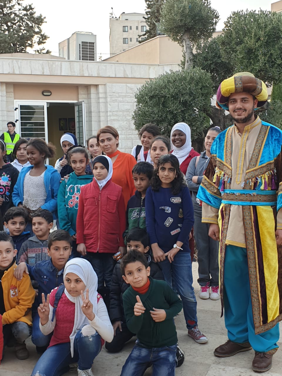 سامسونج الكترونيكس المشرق العربي تواصل دعمها لأنشطة مركز هيا الثقافي وتستضيف أطفالاً بفعالية "نور على نور"