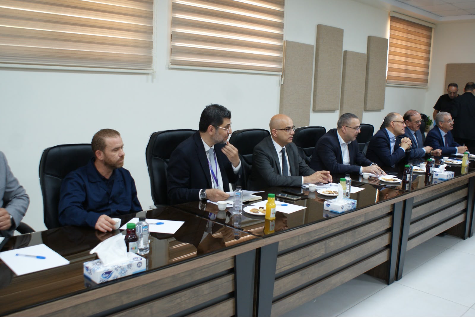 مصفاة البترول والجمعية العلمية الملكية تبحثان تنفيذ دراسات فنية مشتركة