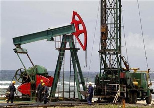 النفط يتراجع على وقع خفض السعودية أسعار الخام 