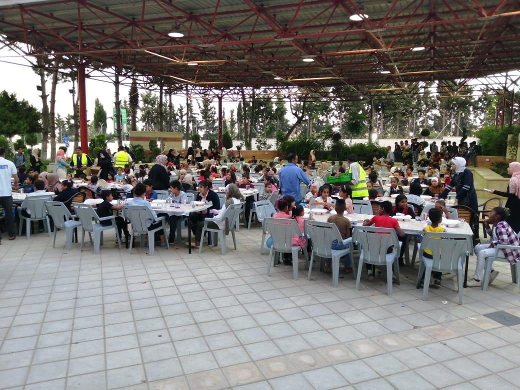 جامعة عمان الأهلية بالتعاون مع مركز جابر العثرات (بيت السلط ) تقيم حفل إفطارللأيتام بمحافظة البلقاء