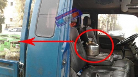 بالصور... ضبط سائق مركبة توزيع الغاز يشعل "غاز بريموس " داخل مركبته؟!