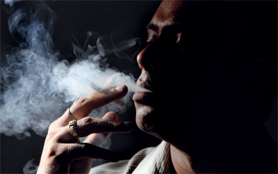 مرضى 《كورونا》 المدخنون الأكثر عرضة لدخول غرف العناية المركزة