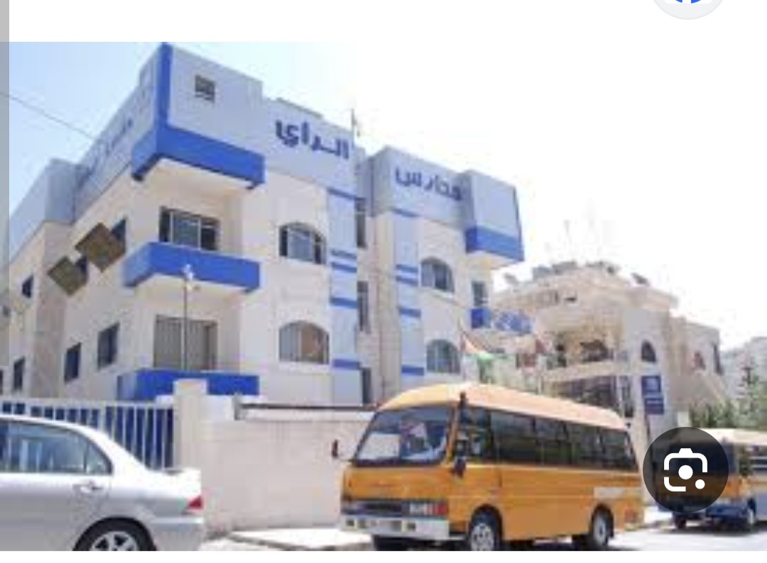 علماء صغار في اليوم العلمي لمدارس الرأي 