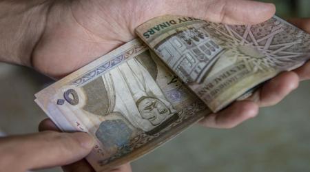 العجز الناشىء عن إصابة العمل؛ تعويض أم راتب.؟